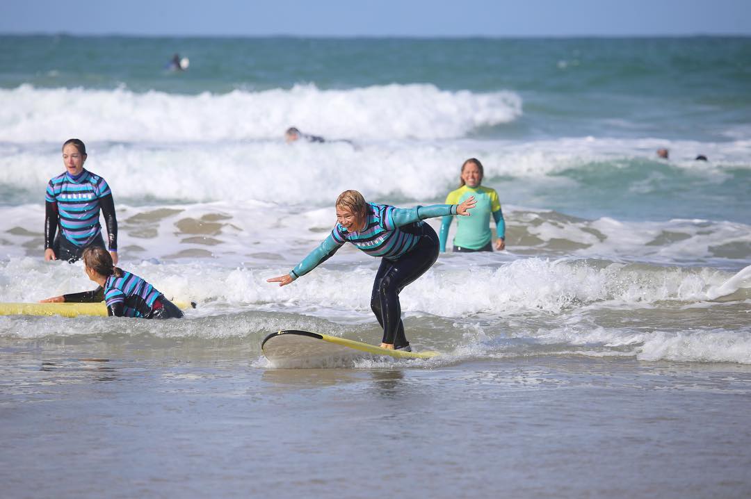 Why learn to surf in Cornwall – SURF SISTAS